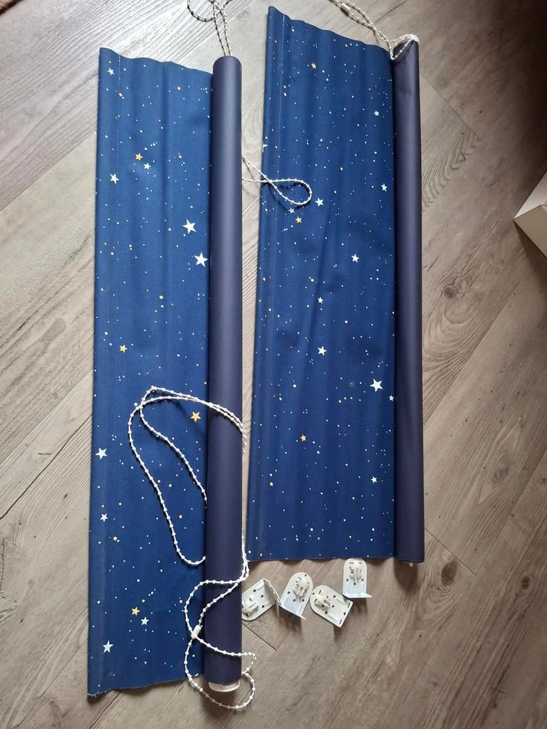 Blauwe verduisterende rolgordijnen met sterren, Gebruikt, Blauw, 100 tot 150 cm, Modern