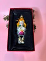 Bijzondere glazen kerstbal meisje bungelende beentjes, Diversen, Kerst, Ophalen of Verzenden, Zo goed als nieuw