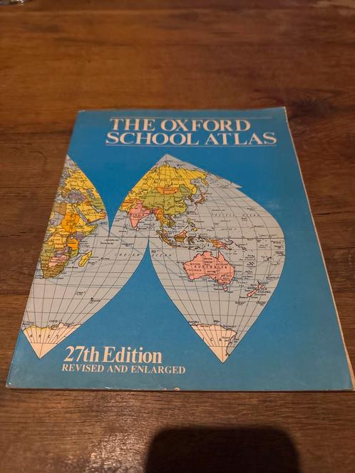 Oxford School Atlas - 27e Editie, Boeken, Atlassen en Landkaarten, Gelezen, Overige atlassen, Wereld, 1800 tot 2000, Ophalen of Verzenden