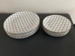 borden servies set 15 delig wit ruit motief, Huis en Inrichting, Ophalen, Zo goed als nieuw, Bord(en), Overige stijlen