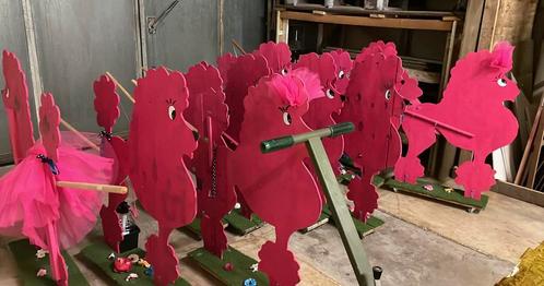 Carnaval 1 houten roze poedel te koop, Huis en Inrichting, Woonaccessoires | Kunstplanten en Kunstbloemen, Gebruikt, Ophalen