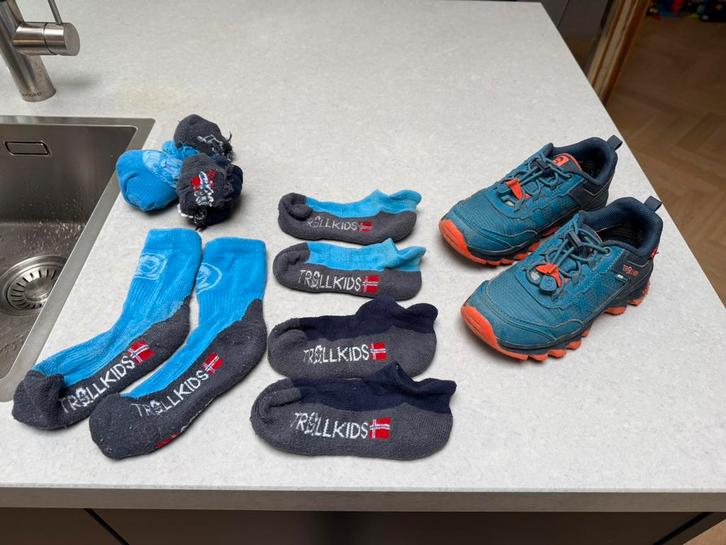 Wandelschoenen Trollkids maat 30 met 6 paar wandelsokken, Kinderen en Baby's, Kinderkleding | Schoenen en Sokken, Gebruikt, Schoenen