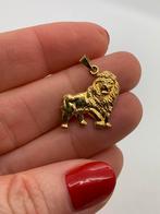 K197 Prachtige zilveren hanger leeuw in goudkleur, Goud, Ophalen of Verzenden, Dier, Zilver