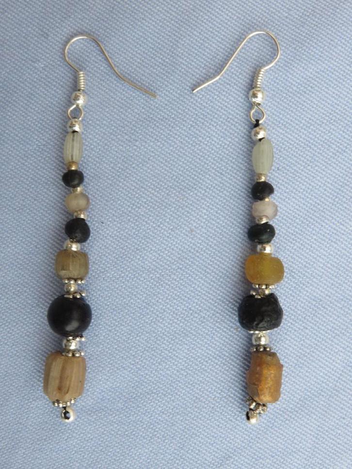 Oorhangers in archeologisch Romeins glas  bodemvondsten, Sieraden, Tassen en Uiterlijk, Antieke sieraden, Oorbellen, Overige materialen