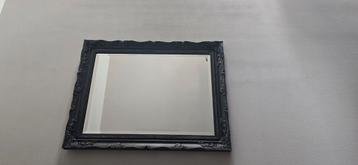 Spiegel met zwart houten lijst b63 x h83 cm beschikbaar voor biedingen
