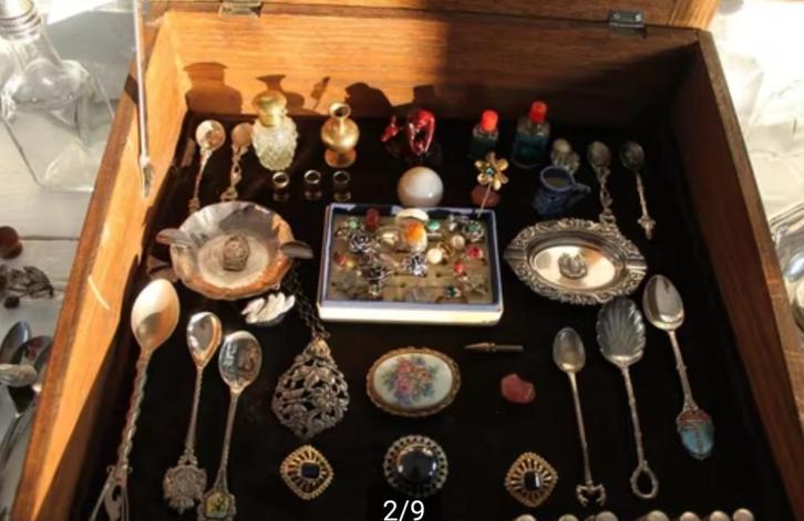 Verzilverde spullen Oud Vitrine Kastje met inhoud bv Markt, Antiek en Kunst, Curiosa en Brocante, Ophalen