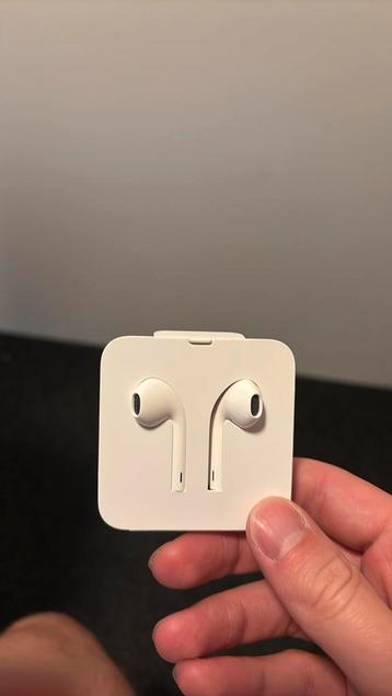 Official Apple EarPods (oortjes) Lightning connector (nieuw) beschikbaar voor biedingen