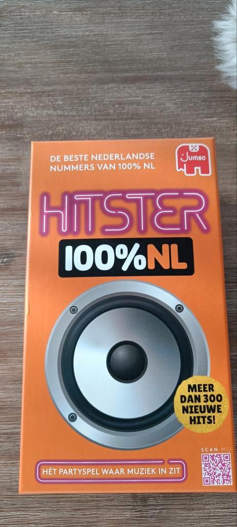 Hitster 100% NL - Muziek Partyspel. Nieuw in doos!, Hobby en Vrije tijd, Gezelschapsspellen | Bordspellen, Nieuw, Drie of vier spelers