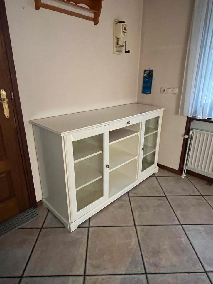 Witte buffetkast met glazen deuren, Huis en Inrichting, Kasten | Buffetkasten, Zo goed als nieuw, 100 tot 150 cm, 150 tot 200 cm