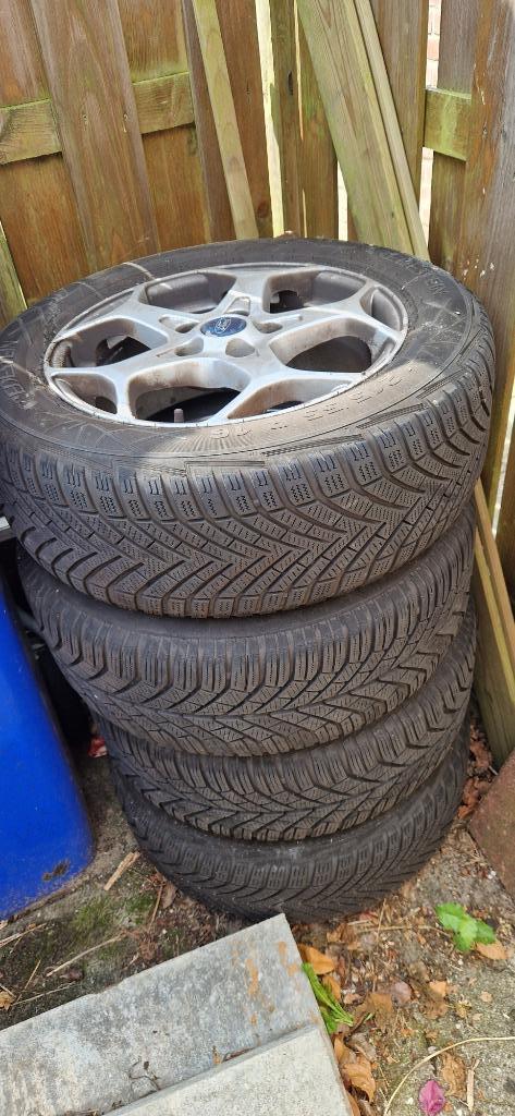 Ford C max winterbanden op velg 16 inch, Auto diversen, Overige Auto diversen, Ophalen