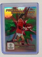 2024-25 Topps Finest Red/green Fusion George Best Man U, Verzamelen, Verzenden, Nieuw, Buitenlandse clubs, Spelerskaart