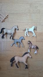 Schleich stal + 14 paarden, pony´s, veulens + poppetjes, Ophalen of Verzenden, Zo goed als nieuw