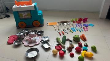 Speelgoed pannen, servies, keukengerei, eten & food truck beschikbaar voor biedingen