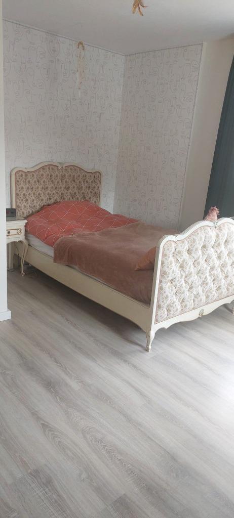 Prachtig en uniek antiek bed en kledingkast (houtsnijwerk), Huis en Inrichting, Slaapkamer | Bedden, Gebruikt, Twijfelaar, 100 cm