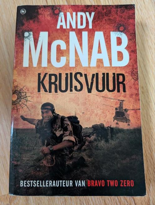 A. MacNab - Kruisvuur, Boeken, Thrillers, Zo goed als nieuw, Nederland, Ophalen of Verzenden