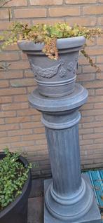 Pilaren met bloempot. Kunststof, Tuin en Terras, Bloempotten, Ophalen, Gebruikt