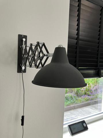 Wandlamp uittrekbaar beschikbaar voor biedingen