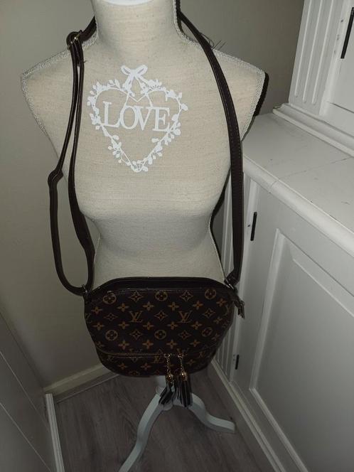 Mooi 1.1 Louis Vuitton tasje, Sieraden, Tassen en Uiterlijk, Tassen | Damestassen, Zo goed als nieuw, Schoudertasje, Bruin, Ophalen of Verzenden