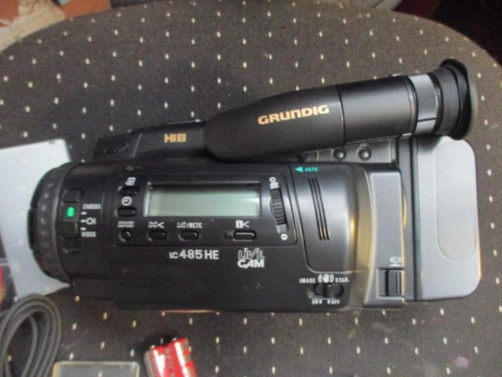 camcorder Grundig LC 485 HE in tas met toebehoren Hi 8, Audio, Tv en Foto, Videocamera's Analoog, Camera, Hi 8, Ophalen of Verzenden
