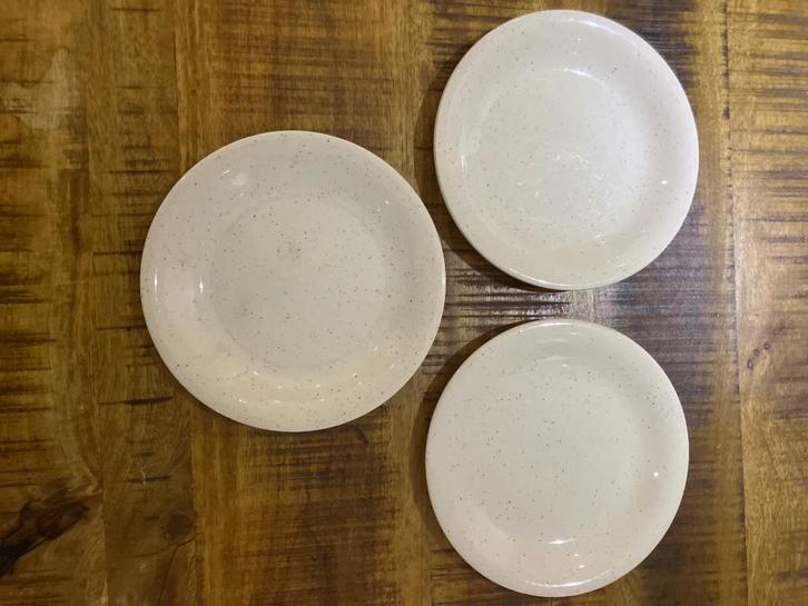 3 vintage gespikkelde bordjes – John Tams (Engeland), Huis en Inrichting, Keuken | Servies, Gebruikt, Bord(en), Overige stijlen