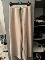 Beige, losse broek - ideaal voor koudere dagen!, Kleding | Dames, Broeken en Pantalons, Maat 38/40 (M), Beige, Ophalen of Verzenden