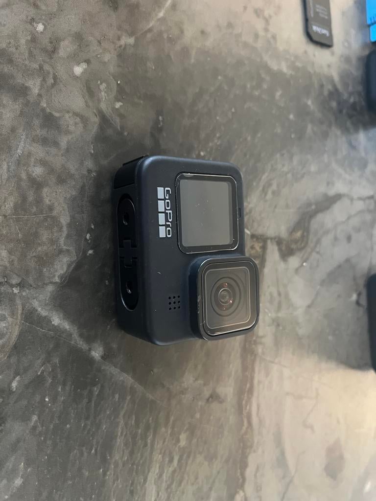 GoPro Hero 9 + Accessoires, Geheugenkaart & 3 Batterijen, Audio, Tv en Foto, Actiecamera's, Ophalen of Verzenden, Zo goed als nieuw