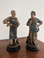 Beeldjes, echtpaar schoenlapper en schoonmaakster, Ophalen of Verzenden, Gebruikt