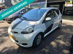 Toyota Aygo 1.0-12V Xcite White | 2E EIGENAAR | 12MND GARANT, Voorwielaandrijving, Gebruikt, 4 stoelen, Leder en Stof