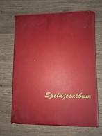verzameling speldjes in album 1968 - 1973, Ophalen of Verzenden