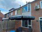 Degelijke parasol, Tuin en Terras, Parasols, Ophalen, Zo goed als nieuw