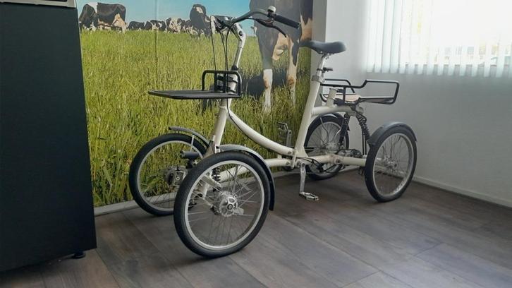 UNIEK  4 wiel Fiets, Fietsen en Brommers, Fietsen | Driewielfietsen, Zo goed als nieuw, Ophalen
