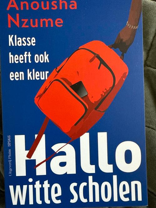 Hallo witte scholen - Anousha Nzume, Boeken, Politiek en Maatschappij, Gelezen, Maatschappij en Samenleving, Nederland, Ophalen of Verzenden