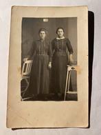 Oude foto van twee onbekende dames (9 x 14 cm), Ophalen of Verzenden, Voor 1940, Gebruikt