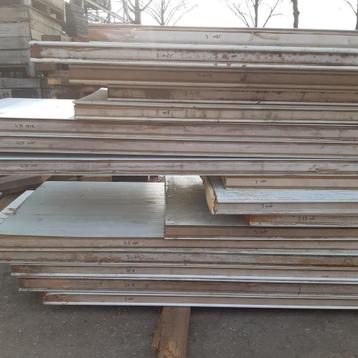 Sandwichpanelen Gebruikt 100mm dik 1,5 -4mtr lang Restpartij beschikbaar voor biedingen
