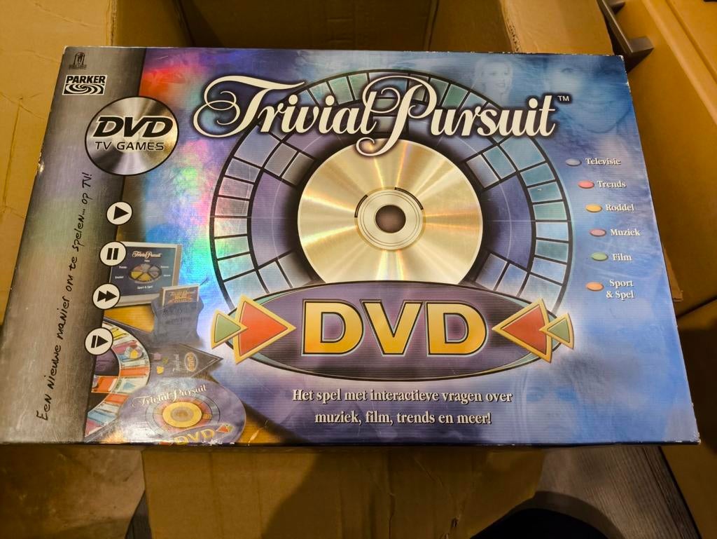 Trivial Pursuit DVD - Nette Staat!, Hobby en Vrije tijd, Gezelschapsspellen | Bordspellen, Vijf spelers of meer, Ophalen of Verzenden