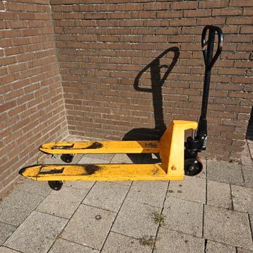 Net gebruikte 2,5tons pompwagen / palletwagen  beschikbaar voor biedingen