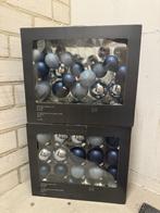Twee boxen Kerstballen donkerblauw, IJsblauw en zilver, Diversen, Kerst, Ophalen of Verzenden, Zo goed als nieuw