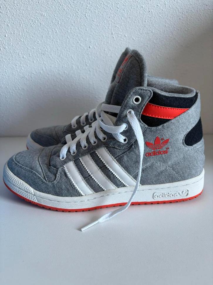 Adidas Decade H Sneakers - Nieuwstaat!, Kleding | Dames, Schoenen, Nieuw, Sneakers of Gympen, Grijs, Ophalen of Verzenden