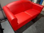 bank 2 zitter rood kunstleer, Ophalen, Kunststof, Gebruikt, 150 tot 200 cm