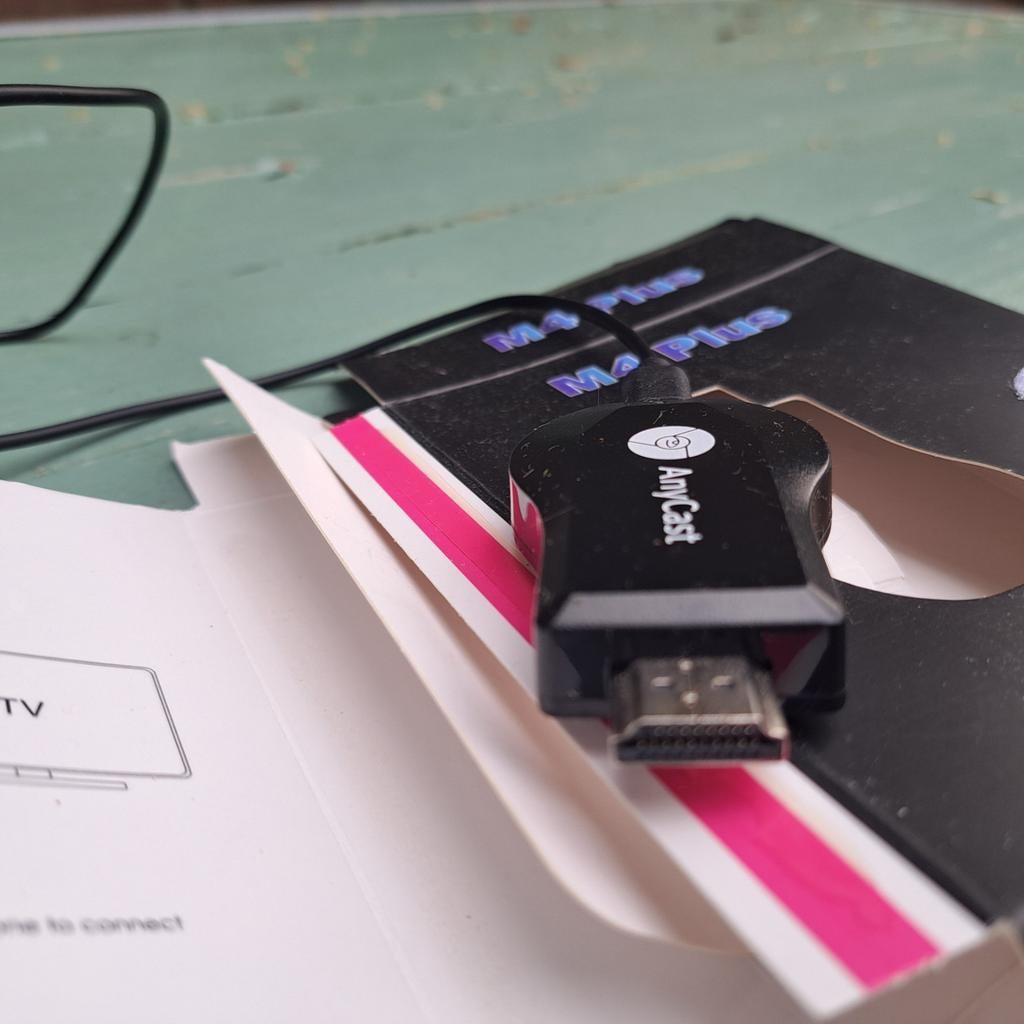 Anycast M4 Plus HDMI Dongle - Nieuwstaat, Ophalen of Verzenden, Zo goed als nieuw