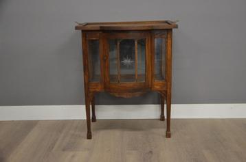 Eiken theekastje beschikbaar voor biedingen