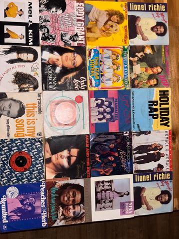 Vinyl singles beschikbaar voor biedingen