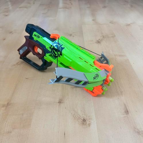 Nerf Zombie Strike Crossfire Crossbow, Kinderen en Baby's, Speelgoed | Buiten | Actiespeelgoed, Zo goed als nieuw, Ophalen of Verzenden