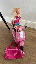 Barbie met scooter Steffi love, Kinderen en Baby's, Speelgoed | Poppen, Ophalen of Verzenden, Zo goed als nieuw, Barbie