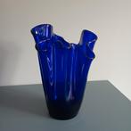 Blauwe glazen vaas, Blauw, Ophalen of Verzenden, Minder dan 50 cm, Glas
