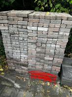 GRATIS: ong. 16m2 betonklinkers, Tuin en Terras, Tegels en Klinkers, Ophalen, Gebruikt, Klinkers, 10 m² of meer
