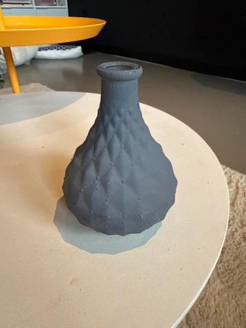 Grijze Vaas - Decoratief beschikbaar voor biedingen