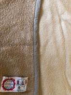 ruime 2 persoons deken, Gebruikt, Overige maten, Beige, Ophalen of Verzenden