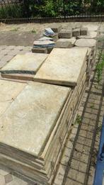 GRATIS OP TE HALEN!  Grote en kleine tegels, Tuin en Terras, Tegels en Klinkers, Ophalen, Zo goed als nieuw, 10 m² of meer, Beton