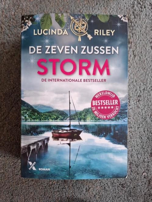 Lucinda Riley - Storm (in goede staat), Boeken, Literatuur, Zo goed als nieuw, Nederland, Ophalen of Verzenden
